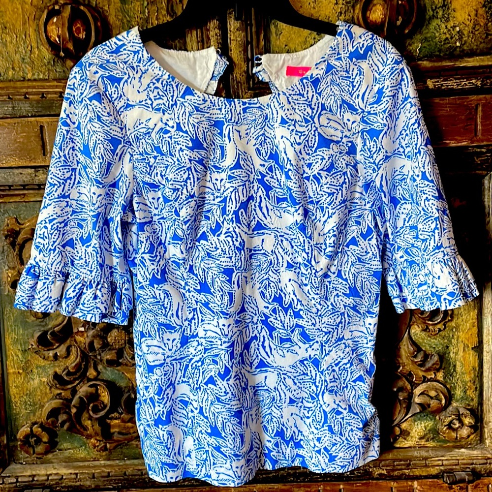 Beautiful,  never worn Lily Pulitzer blouse with back  closure - runs small 4-6